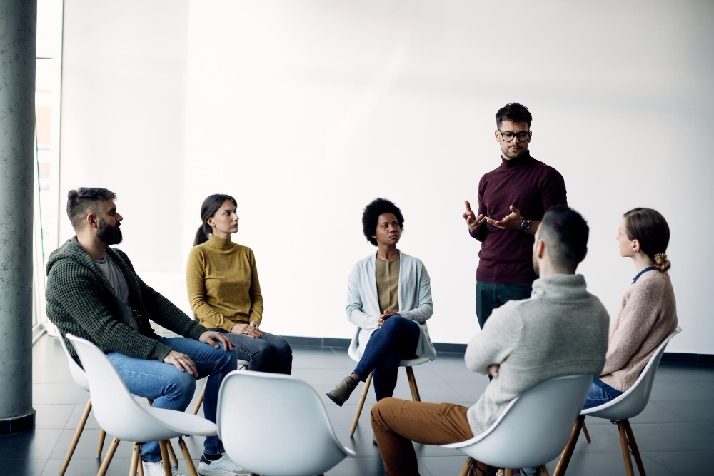 7 Ways to Find Your People in Alcohol Addiction Treatment When Everyone You Know Still Drinks